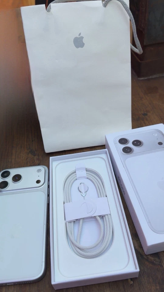 Apple iPhone 17 Pro Max - 1 TB - White Titanium (Unlocked) - Image 3 of 3