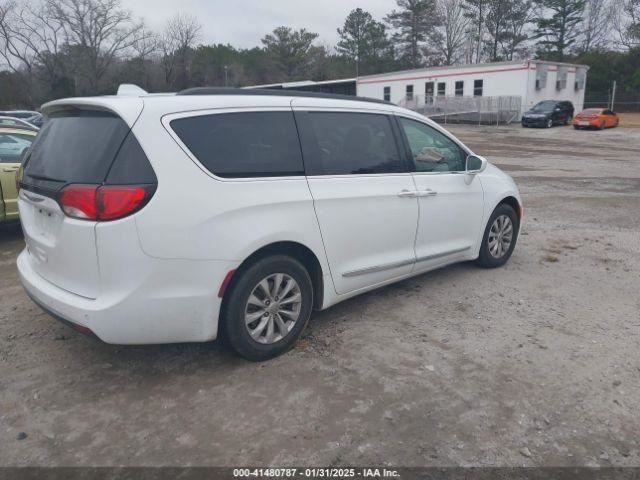 PACIFICA  2017 Glove Box 4628344 thumbnail 4