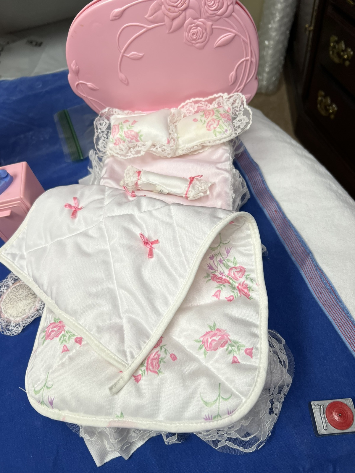 BARBIE FURNITURE LOT 1980s CLEAN SweetRoses Dressers Bed Frig Oven Table Chairs