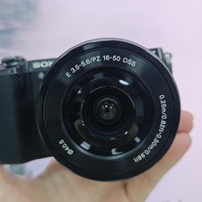 Sony Alpha A5000 Mirrorless Camera Black w/ 16-50mm lens 20.1MP Tiltable Screen