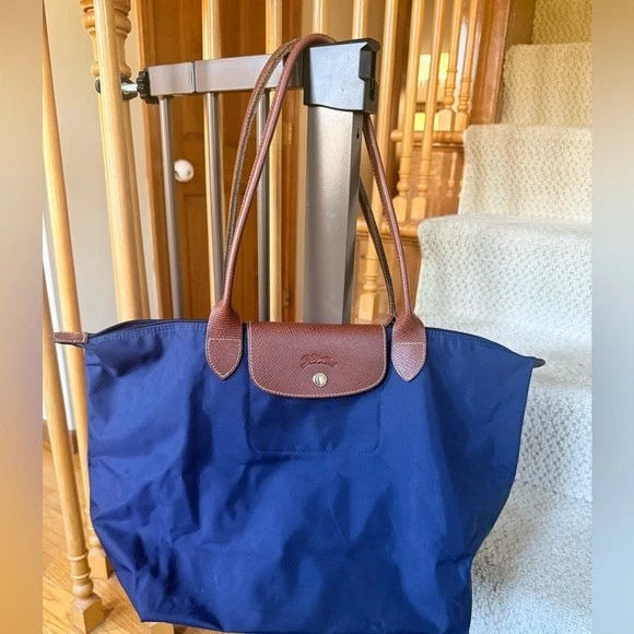 Longchamp Le Pliage Medium Tote Bag in Navy and Cognac Leather - Image 2 of 4