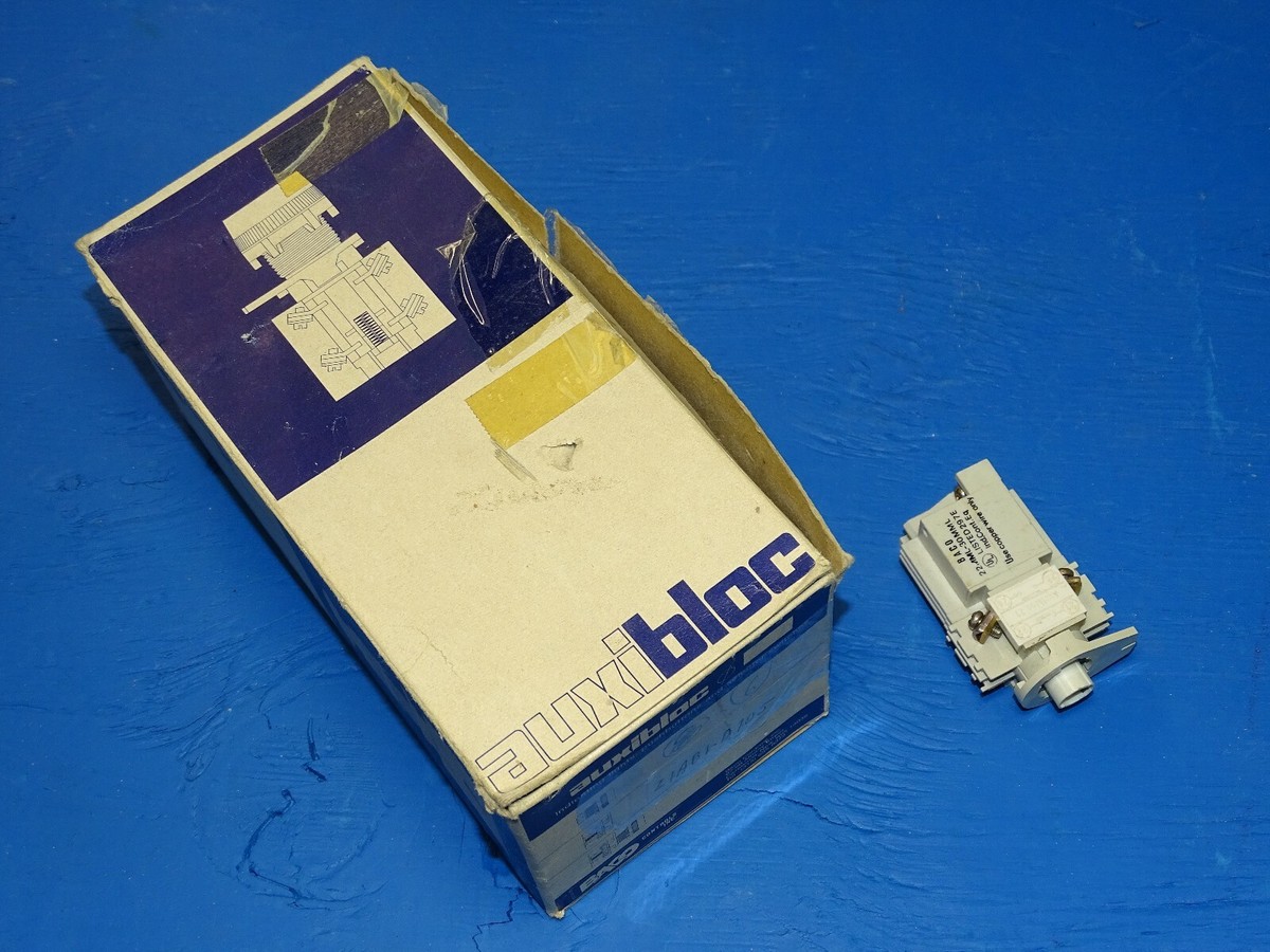 BACO Controls Auxibloc Z1 Socket Switch 127V AC Type 22 mm - 30mm