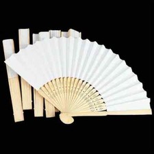 Handfächer Aus Sandelholz – Geschnitzt, 23 Cm Rippenlänge, 40 Cm Amplitude, Mit Quaste, Für Hochzeit & Sommer