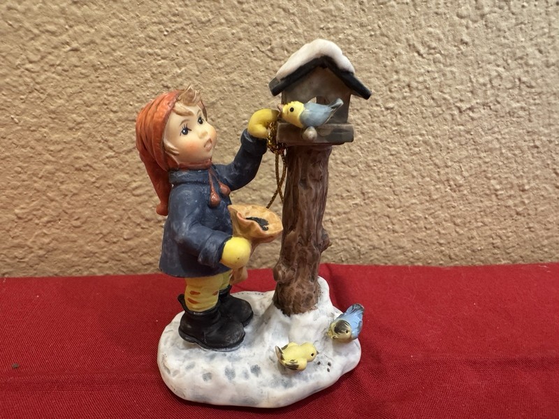 Hummel Ornament Benevolent Bird Feeder Excellent