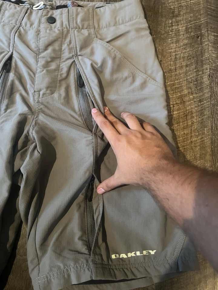 Vintage Oakley Padded MTB Shorts Mens Size 32 Grey Mountain Bike W Pockets - Image 2 of 4