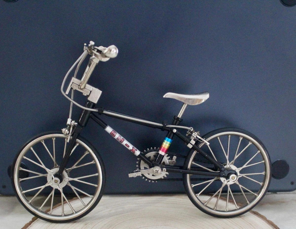 BM-X MINI BIKE 　 自転車 1/6模型 金属製 Preços baixos em Bicicleta de 1:6 Veículos de brinquedo e de metal