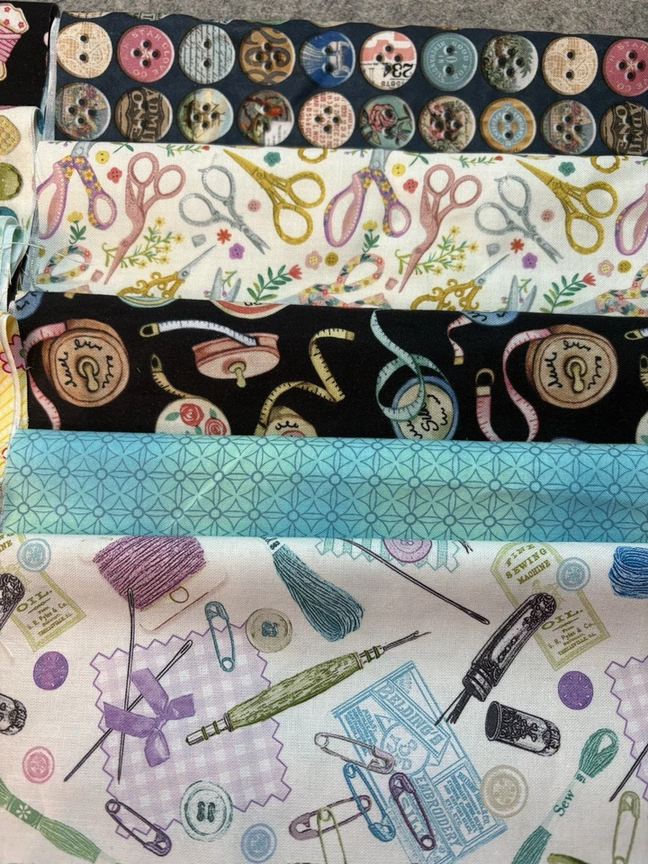 Tema de Costura Tela Desechos Botones Hilo 9" x 21" Lote de 10 Foto 2 de 3