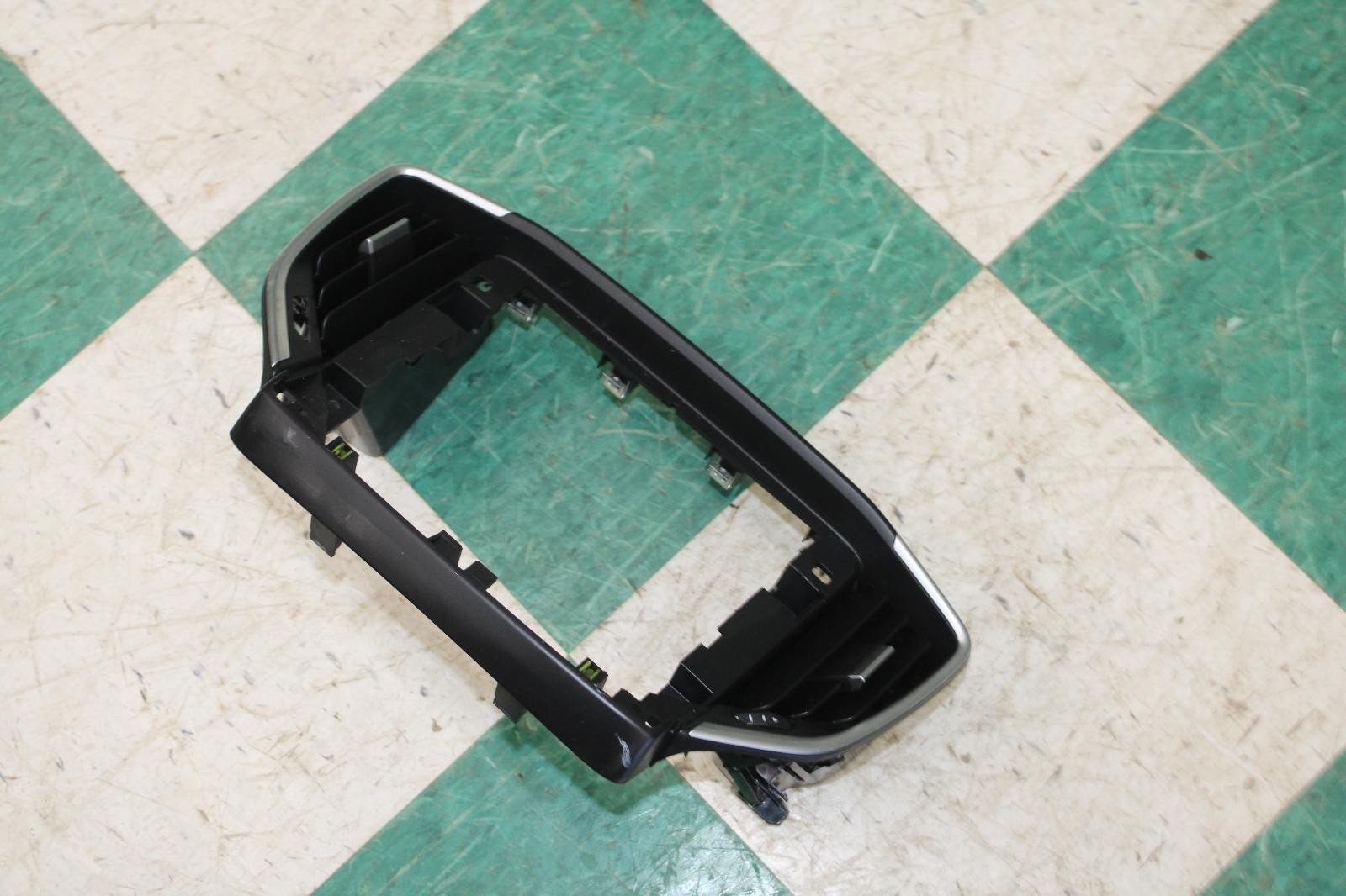 14-19 Ghibli Black Dashboard Dash Radio Surround Trim Panel Air Vents OEM OE WTY