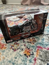 H-D Custom 2013 FLHRC ROAD KING CLASSIC Maisto Custom Harley-Davidson Motorcycle