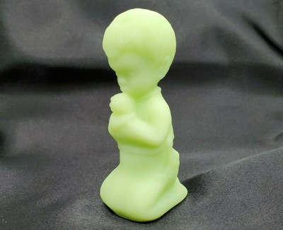 Fenton-Vintage-Satin-Green-Praying-Boy-Excellent-Cond-Original-Tag-FREE-SHIP