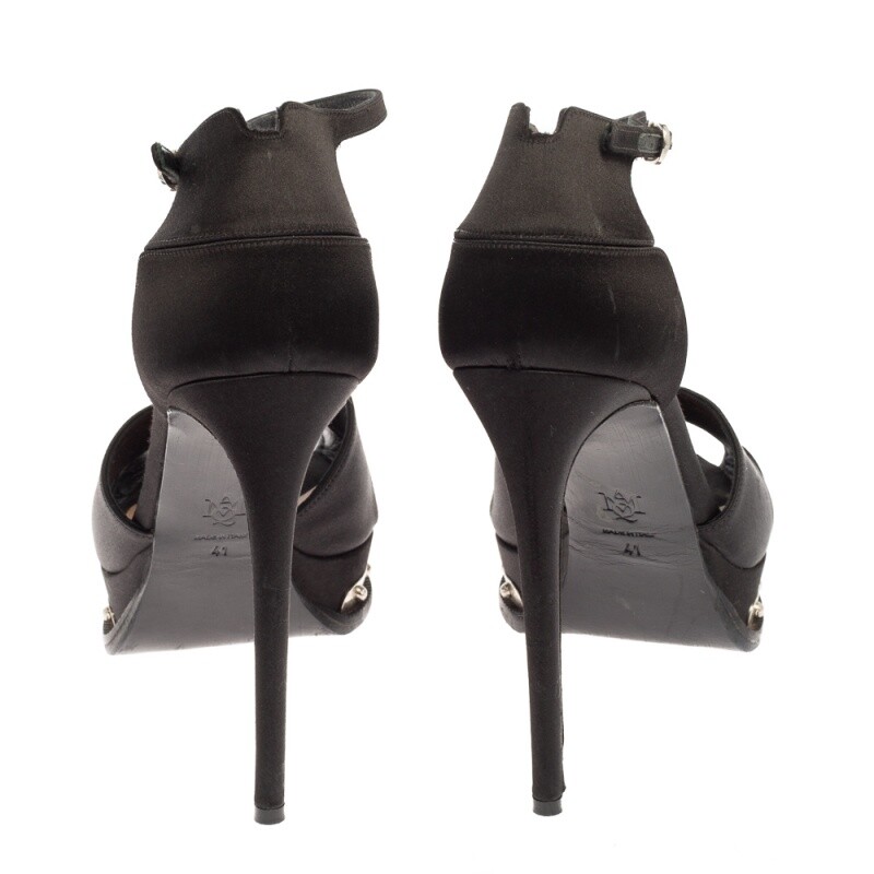【送料&関税込】Alexander McQueen Studded Sandals Alexander McQueen Studded Leather UPPER AND SO Sandals 10cm