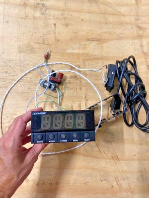 Omega Engineering model DP25B-E 115 volts 9.5 watts