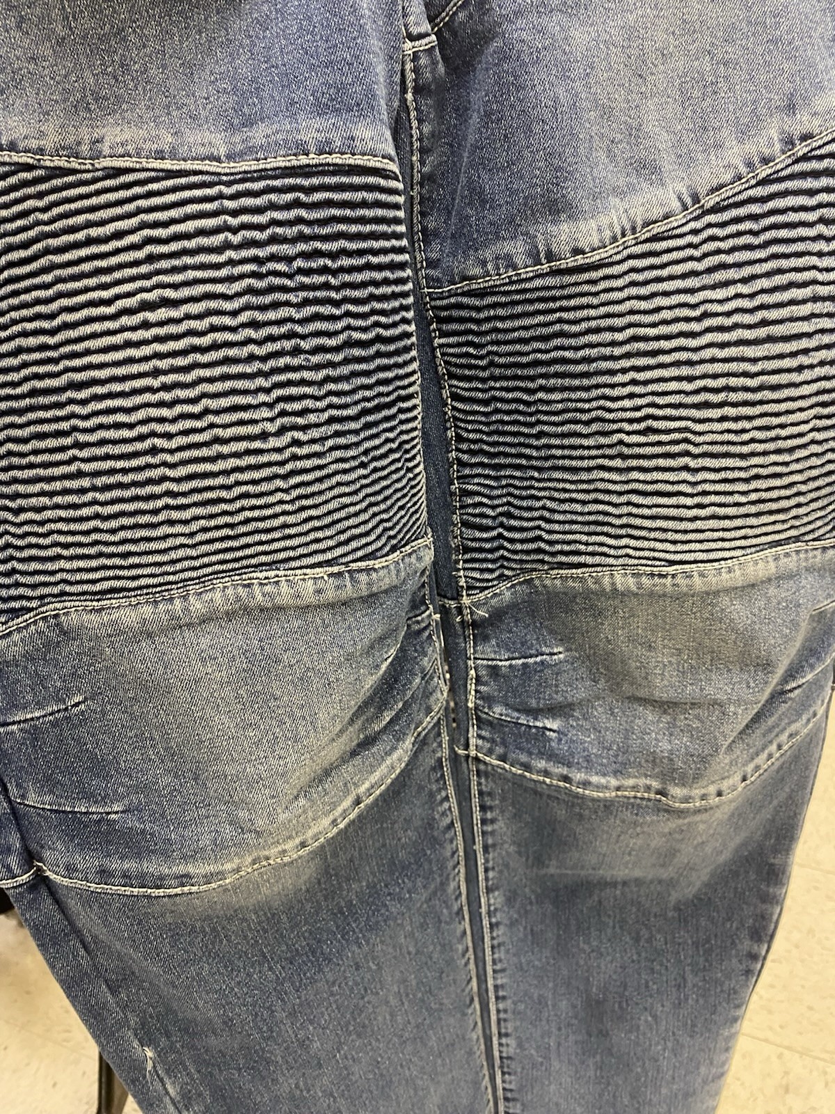 True Religion Blue Medium Wash Denim Jeans Embroidered 5-Pocket Men thumbnail 2