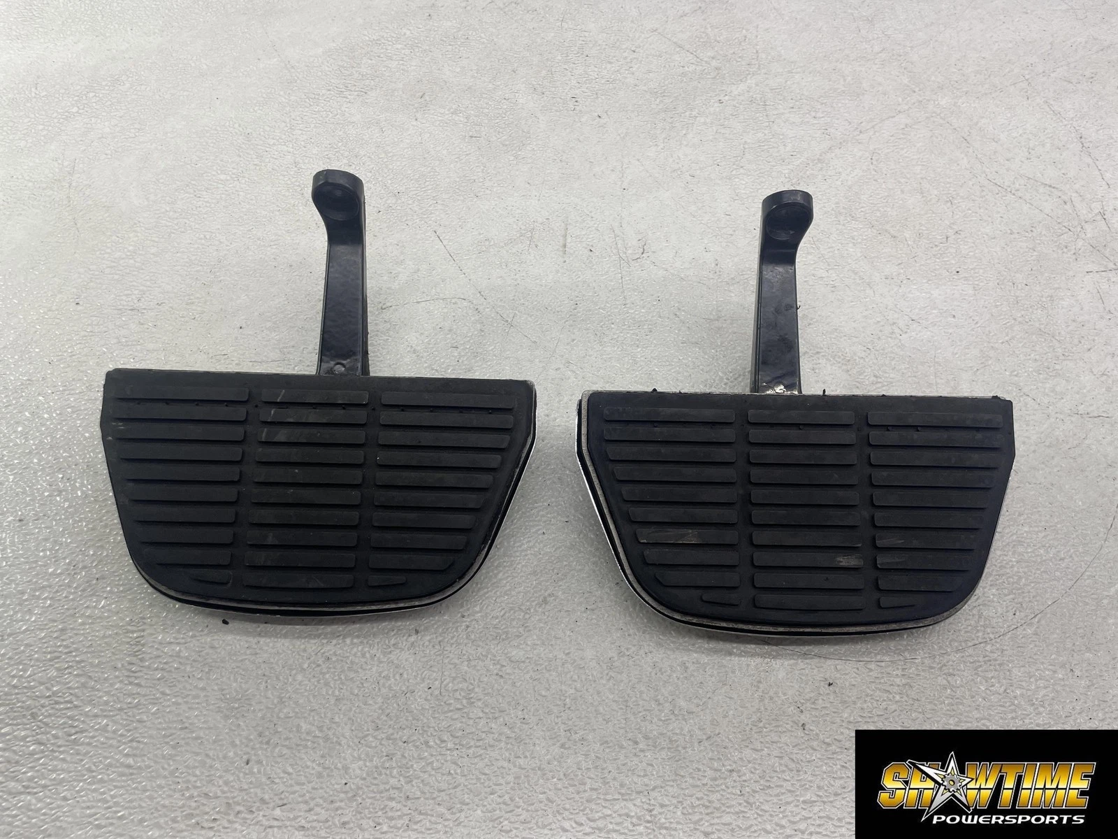 96-99 HARLEY-DAVIDSON ELECTRA GLIDE POLICE FLHTPI REAR PASSENGER FLOORBOARD PAIR