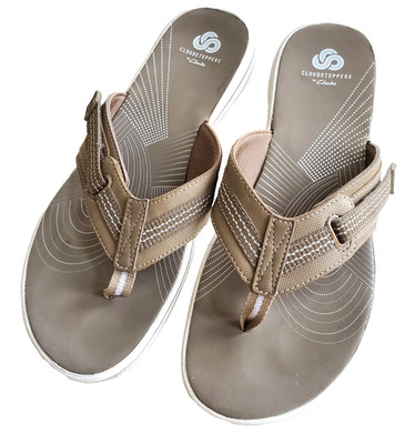 Clarks Cloudsteppers Women's Breeze Sea Flip-Flops Tan Size 9M