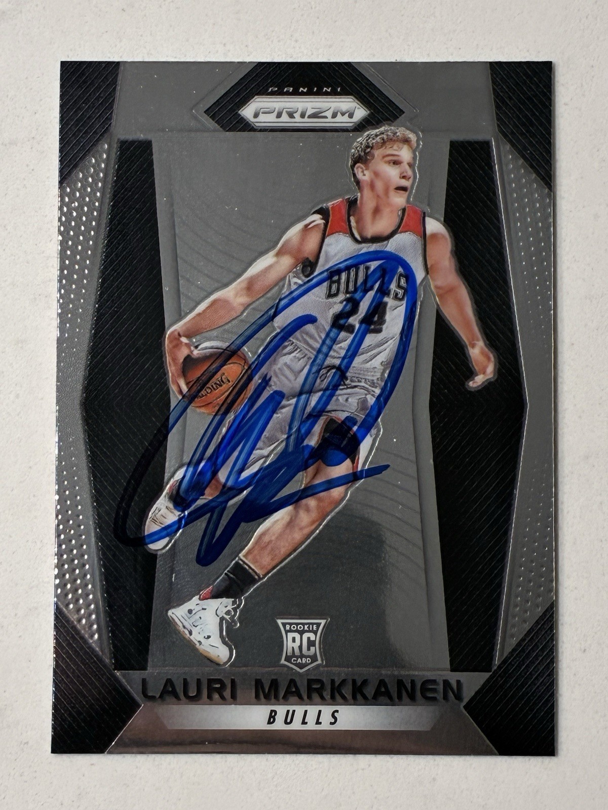 2017-18 Panini Prizm Lauri Markkanen #247 (RC) Base IN PERSON AUTO