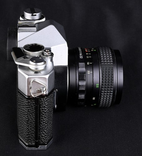 Yashica FFT Mechanical 35mm Film SLR c/w 35mm, 135mm Lens, Close-up & Flash Kit - Picture 8 of 15