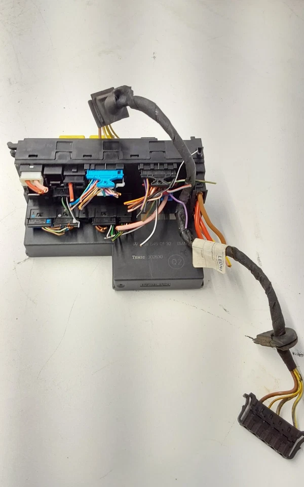 2001 Mercedes-Benz CLK430 SAM RELAY FUSE BOX CONTROL MODULE OEM A2085450132 - Image 2 of 4