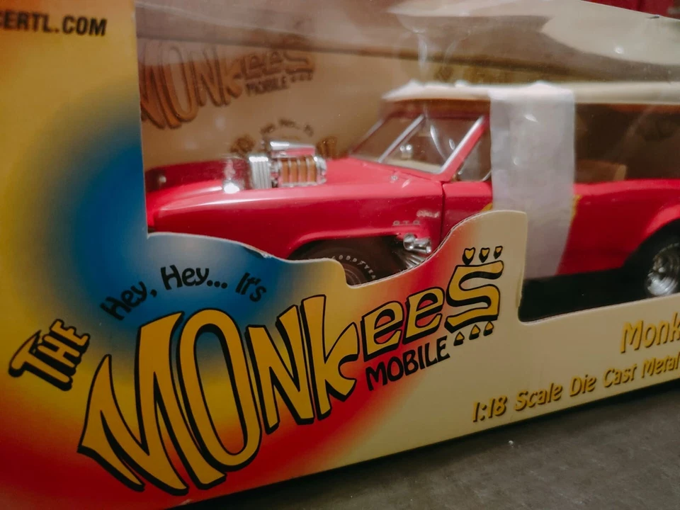 ERTL AMERICAN MUSCLE MONKEES MOBILE SCALA 1:18 ITEM 36685 - Immagine 2 di 4