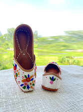Damen Punjabi Jutti Hochzeit Mojari Stickerei Ballettschuhe UK Eu 4-8 Wiese Weiß