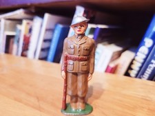 VERY NICE 1930s BARCLAY B22 707 LEAD DIME STORE G.I. SOLDIER STANDING AT ARMS