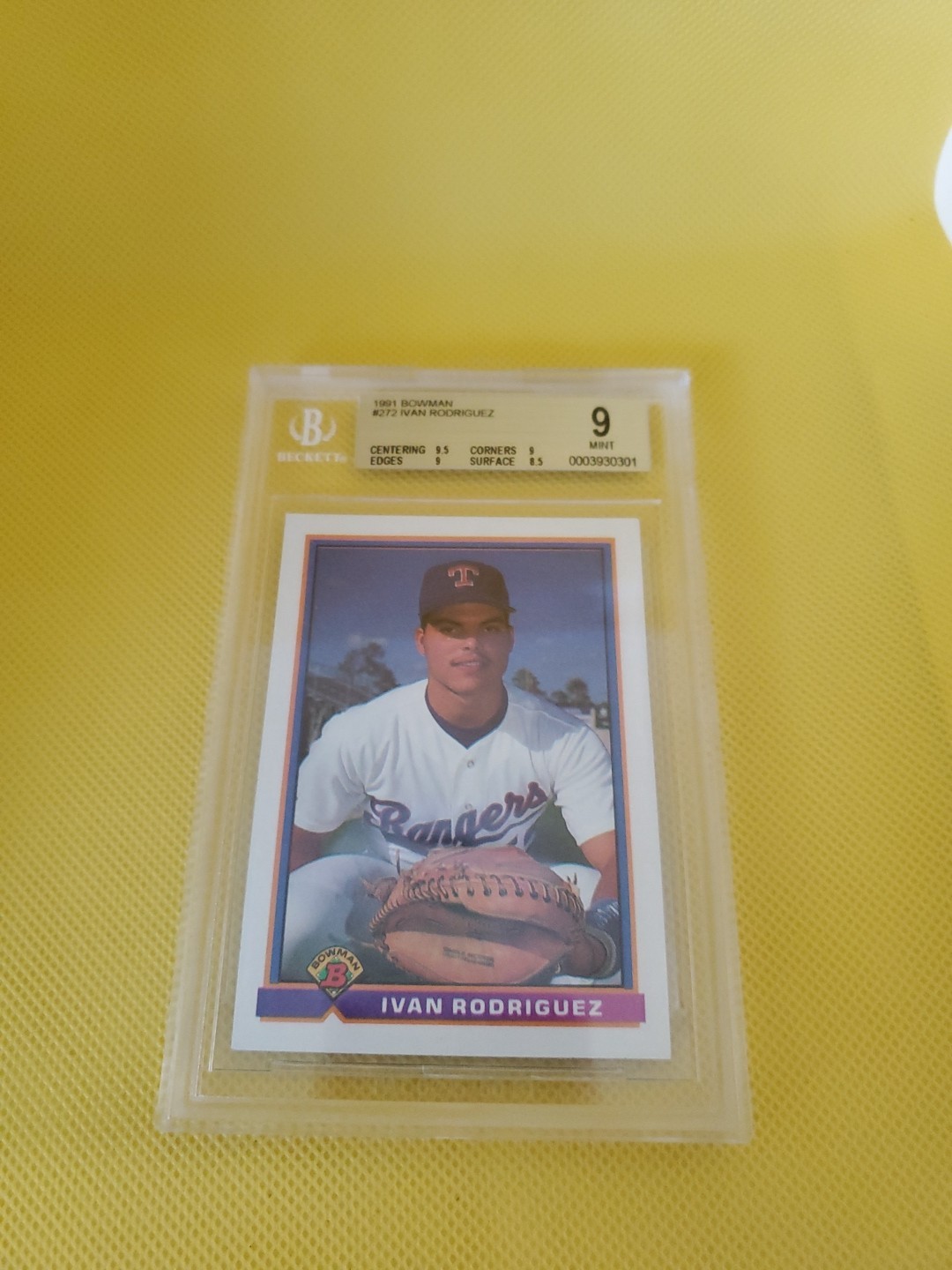 1991 Bowman Ivan Rodriguez Rookie (RC) #272 BECKETT 9 MINT Texas Rangers HOF