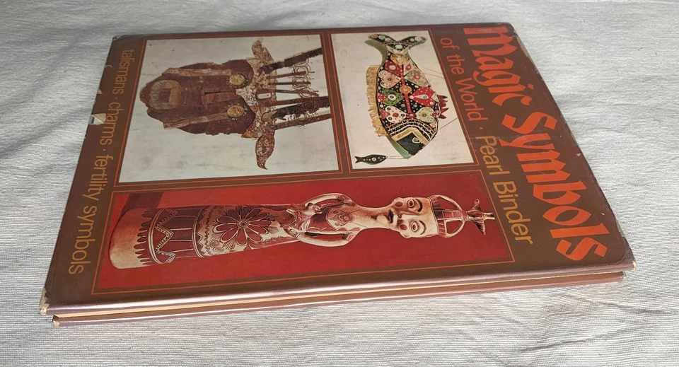 Magic Symbols  Of The World:Talismans, Charms, Fertility Symbols by Pearl Binder Foto 3 de 4