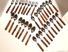 Vintage Old Homestead Wood Handle Stainless Taiwan Flatware 32 Piece