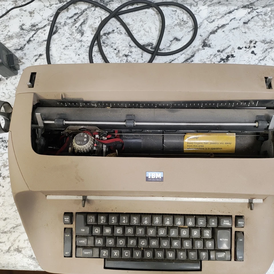 Vintage IBM Selectric 1972 Typewriter Parts/Repair As Is MN 330-36755 - Image 2 of 4