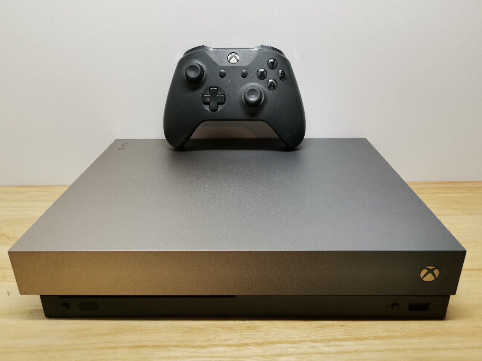 used* xbox one s (1TB) w/ headset and controller for Sale in Park