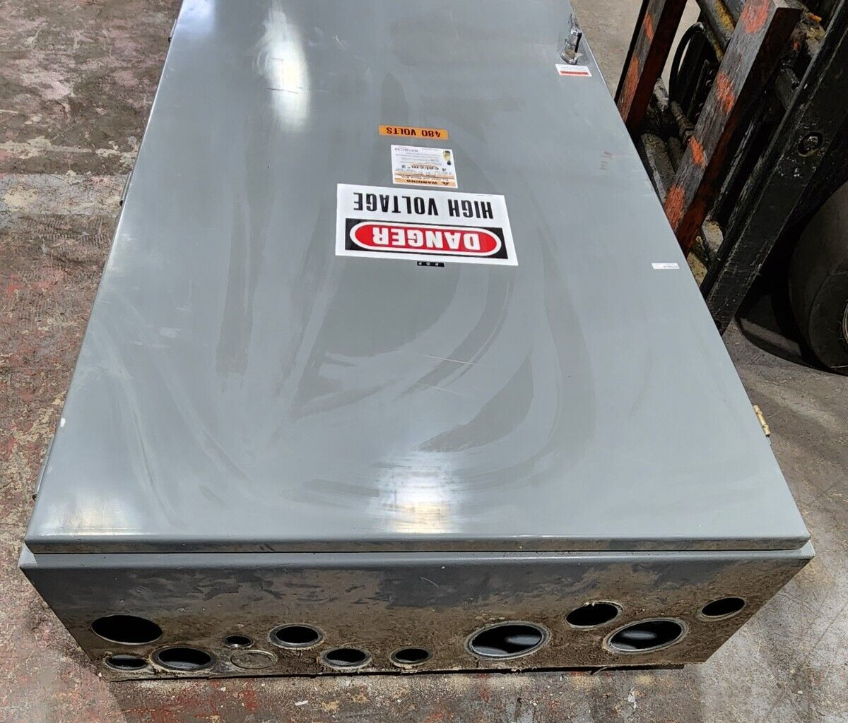 😎 SQUARE D 600 AMP MAIN BREAKER ILINE PANELBOARD 600 VAC 42 CIRCUIT 3