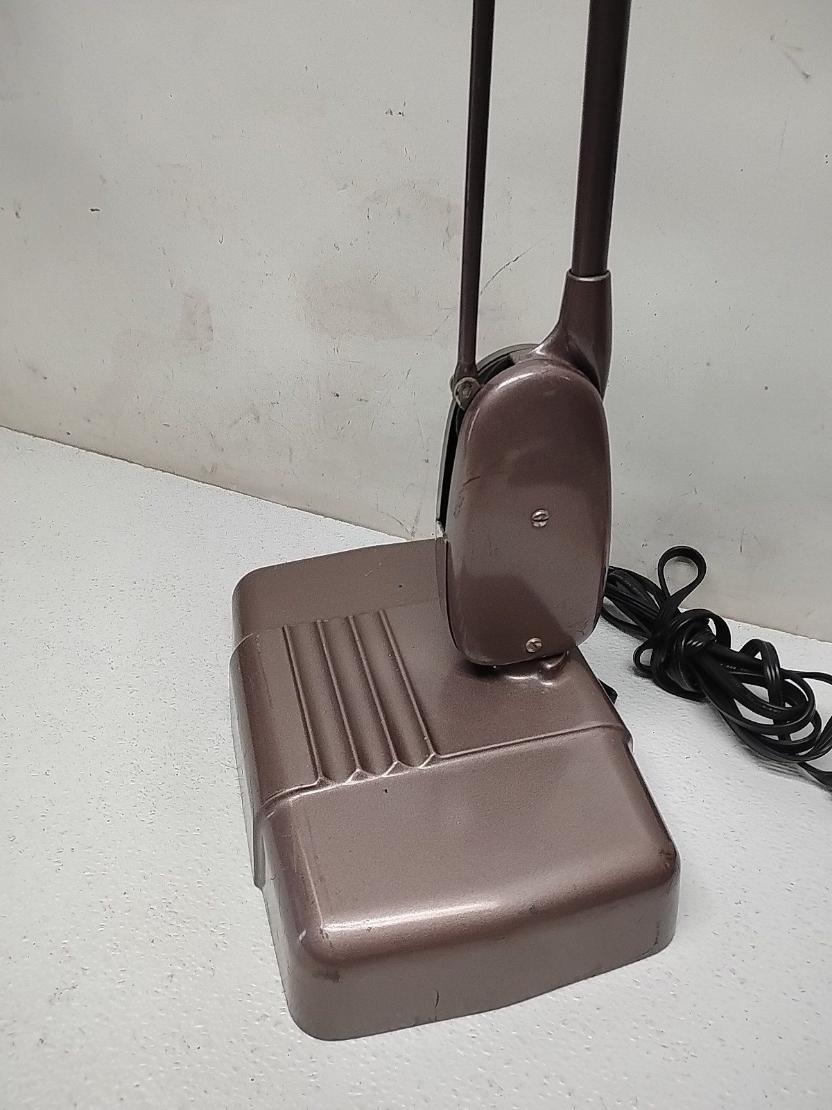 MCM Art Deco Dazor P-2324 Floating Industrial Drafting Lamp Articulating Arm