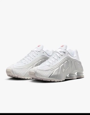 Nike Shox R4 Shoes White Metallic Silver HQ1988-101 Mens Size 8.5 / Womens 10 Nike Shox R4 Men main image 3