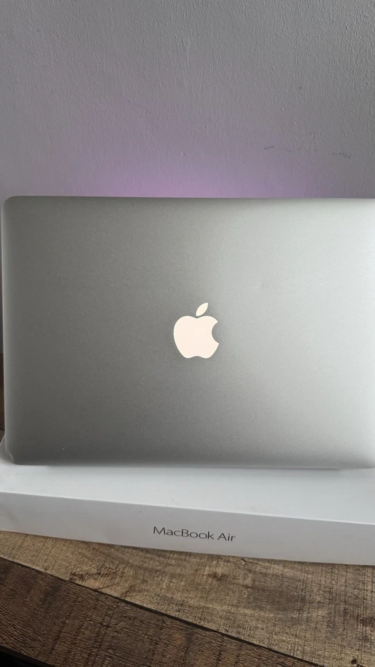 Apple MacBook Air 13" 2015 · i7 · 8GB · 250GB, photo 2 of 5