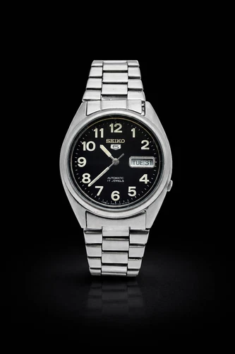 Seiko 5 Vintage Automatic Watch Black Dial 17 Jewels Made Japan 7009-3181