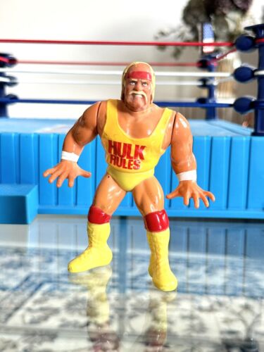 HULK HOGAN WWF Figure Hasbro Series 1 WWE Wrestlin...