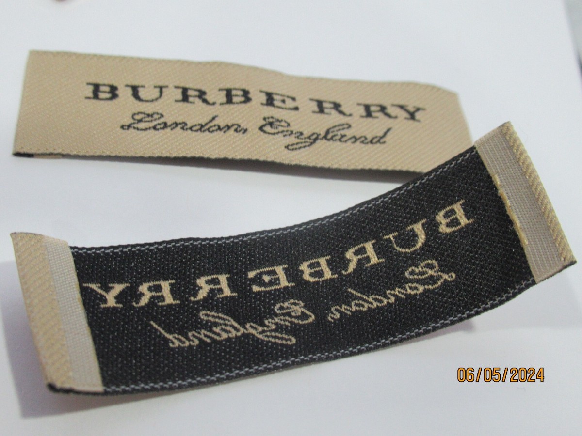 バーバリー金属製しおりとレザータグ BURBERRY バーバリー ロゴワッペン ボア ダウンジャケット
