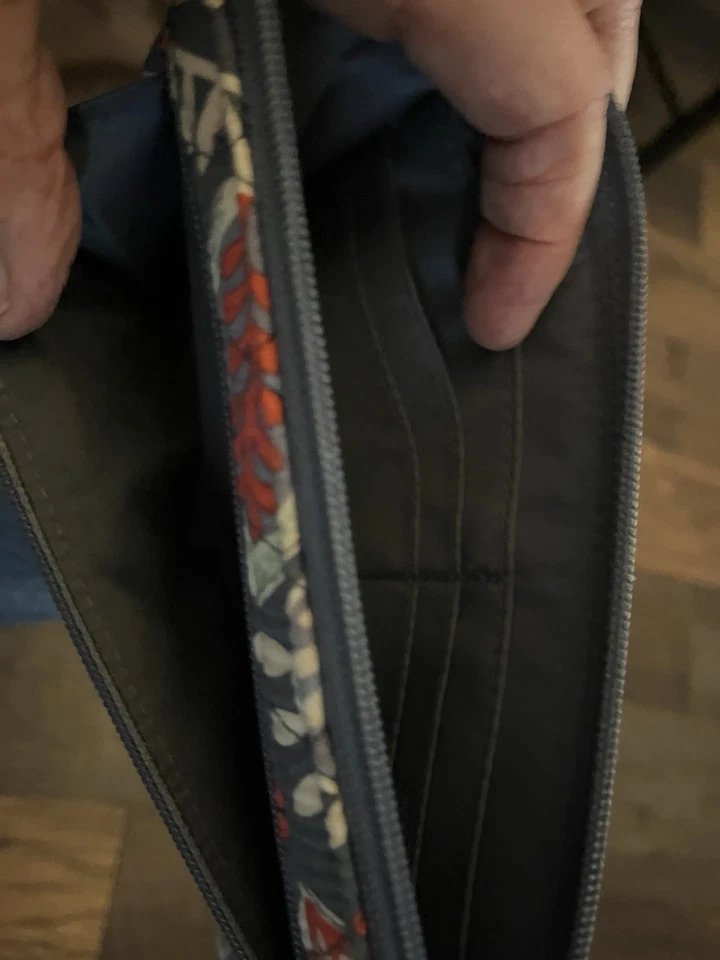 Cartera acolchada floral nómada Vera Bradly muñeca superior cremallera y cremallera frontal Foto 4 de 4