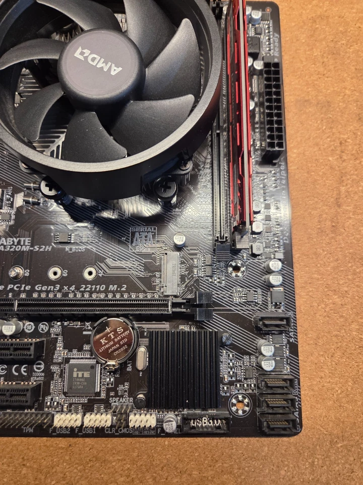 Gigabyte GA-A320M-S2H Motherboard + AMD Ryzen 3 3200G CPU + 8GB RAM - Image 2 of 4