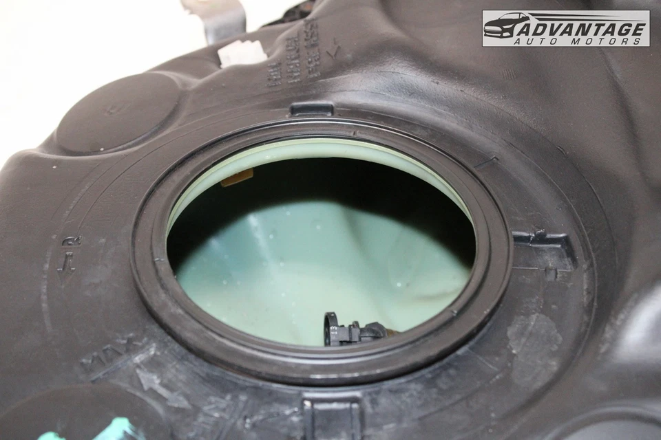 Mercedes ML350 W166 2012-2015 depósito de tanque de gasolina con escudo y correas OEM  Foto 4 de 4