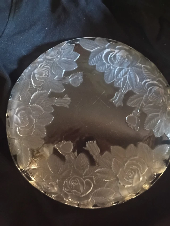 Plato de servir grabado en vidrio vintage Studio Nova Winter Rose 14” Foto 3 de 4