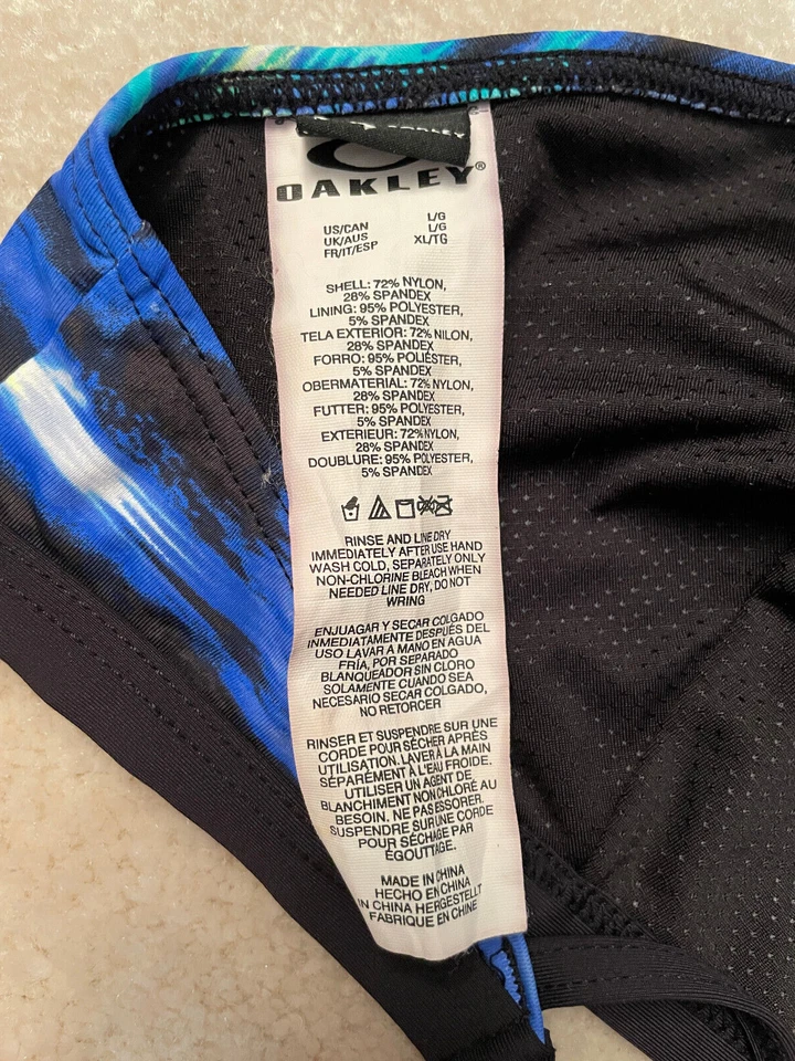 Top de bikini Oakley para mujer grande sin relleno azul y negro Foto 4 de 4