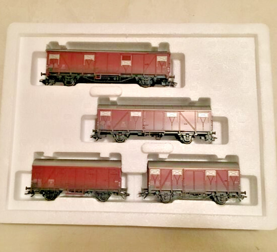 Märklin H0 - 46273 - Four Covered Freight Cars Of The DB Soiled
