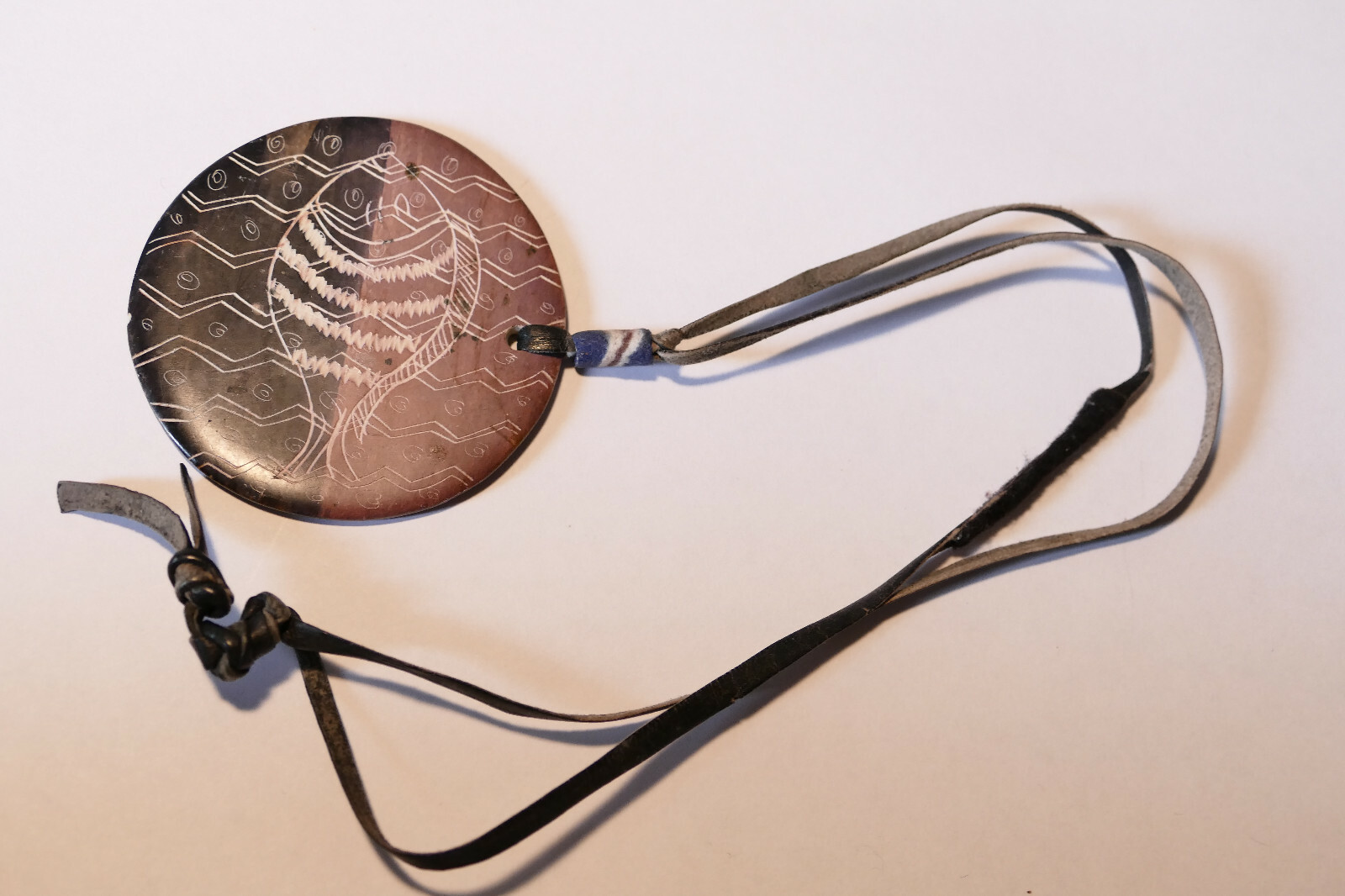 Hübsche Halskette mit Anhänger Speckstein Fischmotiv Lederband Halsband