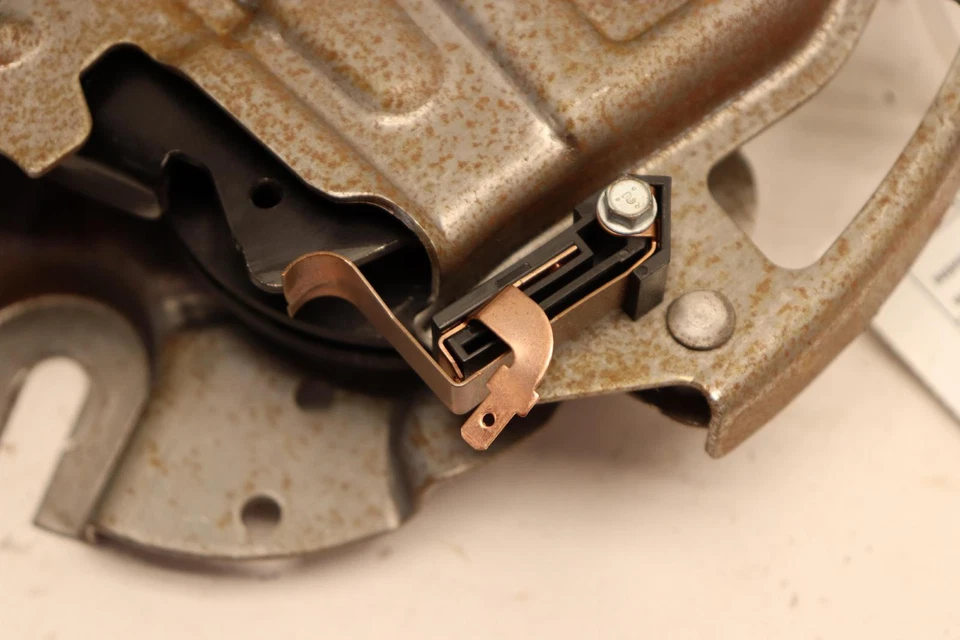 Dodge Challenger 2015-2023 palanca de pedal de freno de estacionamiento de emergencia OEM Foto 2 de 4