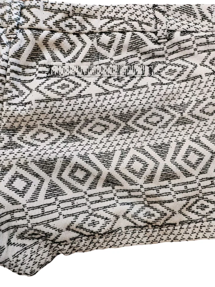 Merona Embroired Aztec Patterned Slit Pocket Short Size 16 In Black & White - Image 3 of 4