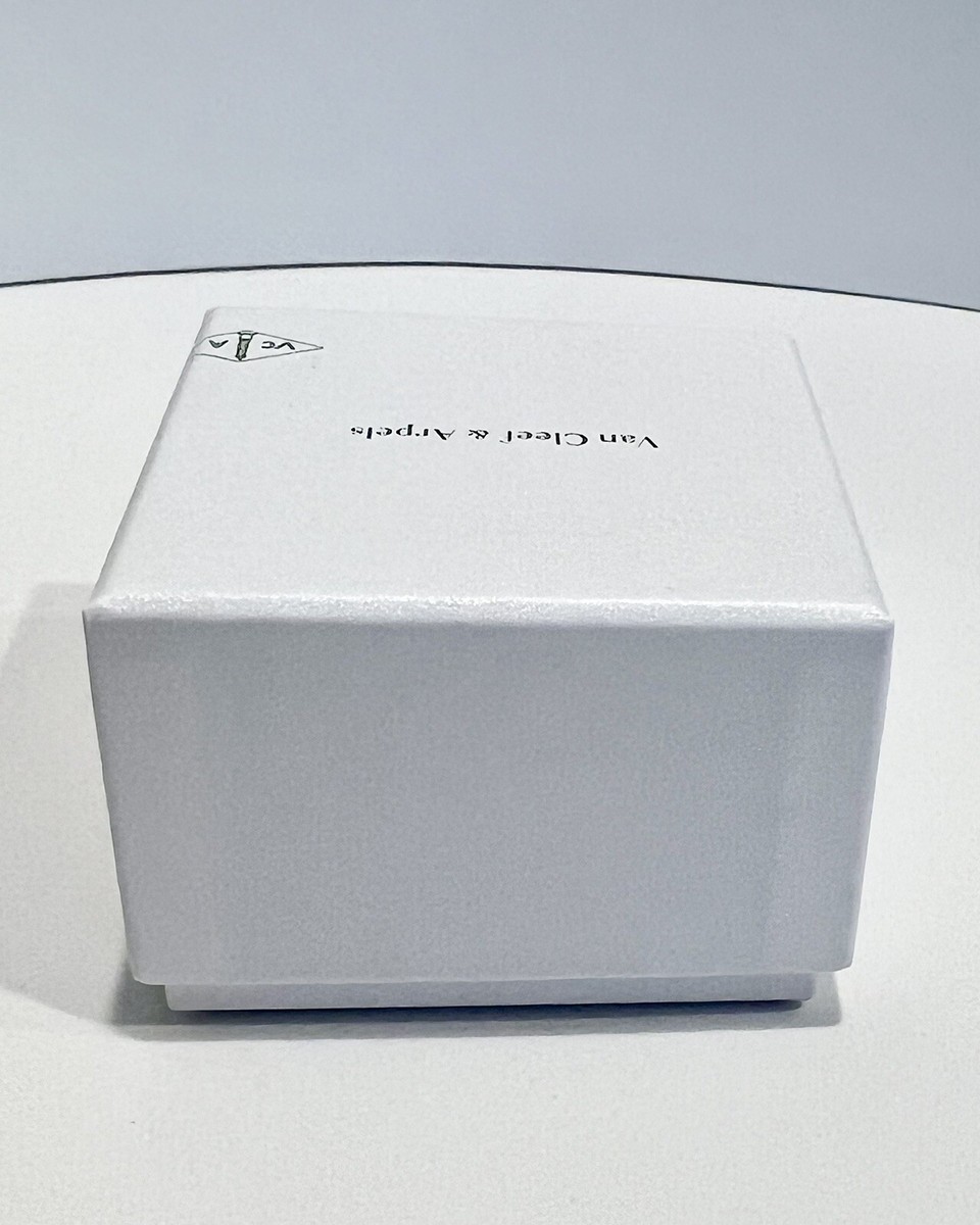 Van Cleef & Arpels ボックス　空箱 Authentic Van Cleef and Arpels White Cardboard Empty Box 3