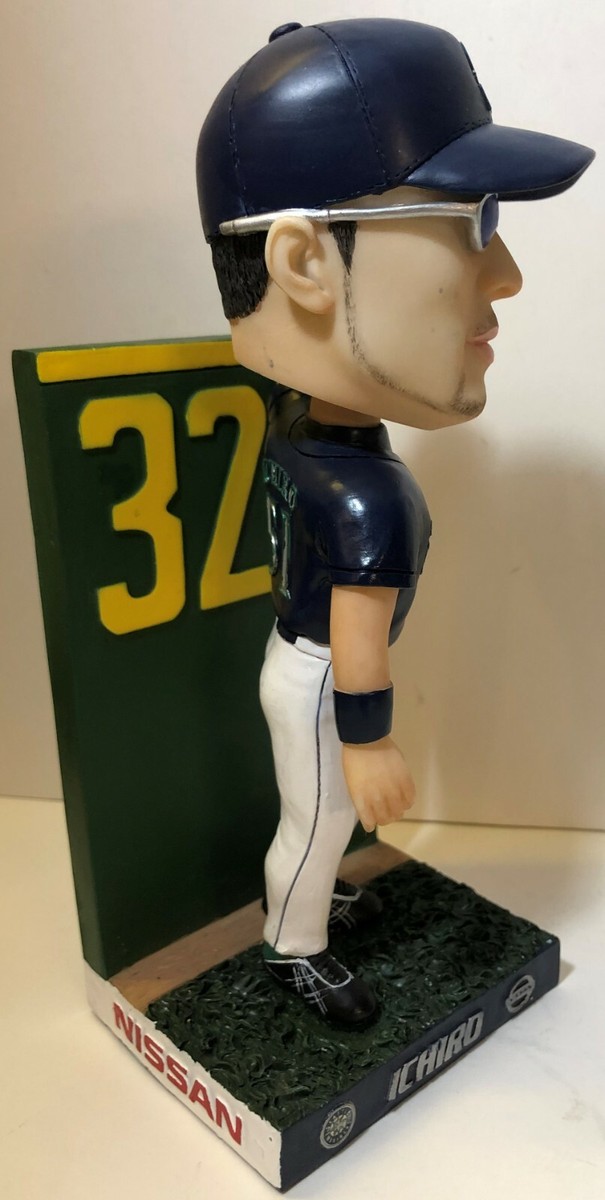ICHIRO SUZUKI 326 WALL CATCH 2003 SEATTLE MARINERS SGA Rare