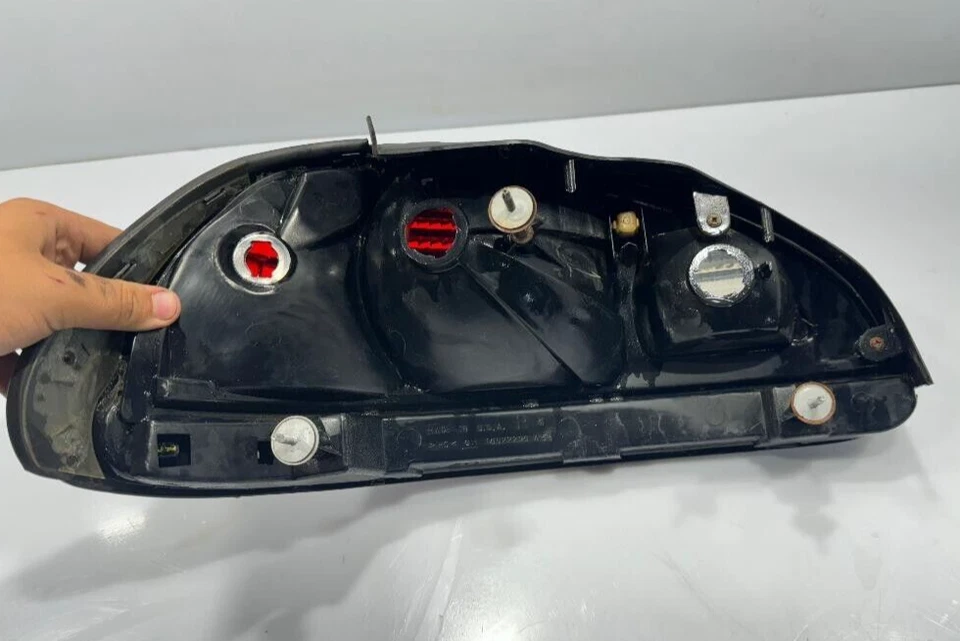 1997-2003 PONTIAC GRAND PRIX RIGHT TAIL LIGHT P/N 16522290 GENUINE OEM USED PART - Изображение 3 из 4