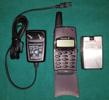 CELLULARE TELEFONO ERICSSON T28s CON CARICABATTERIE E BATTERIA ORIGINALE 